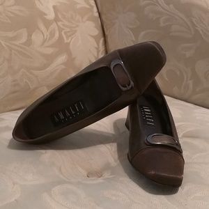 Low heeled dress shoes